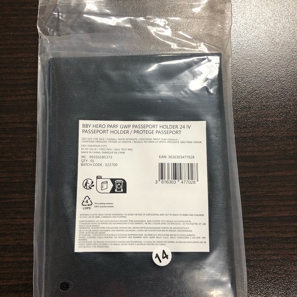 Burberry Black Passport Holder - Picture 4 of 4